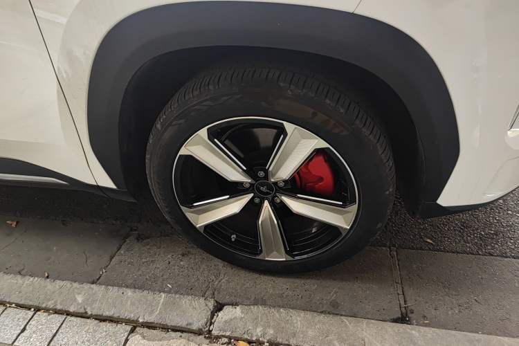 Used Geely Galaxy L7 2023 1.5T 115 km Starship Right Front Wheel Hub