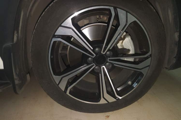 Used Geely Galaxy L7 2023 1.5T 115 km Starship Right Front Wheel Hub