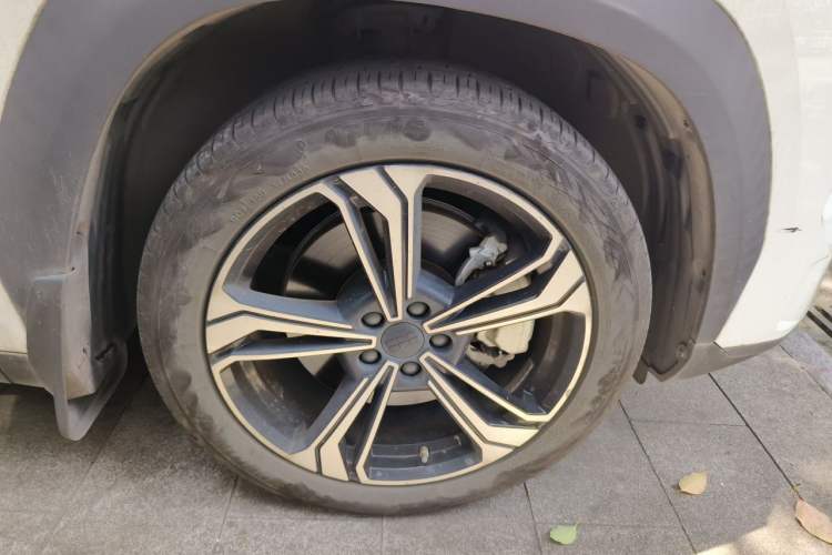 Used Geely Galaxy L7 2023 1.5T 115 km Starship Right Front Wheel Hub