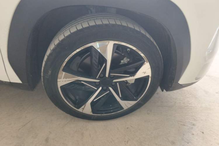 Used Geely Galaxy L7 2023 1.5T 115 km Starship Right Front Wheel Hub