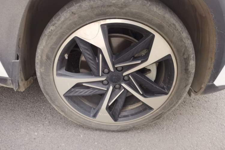Used Geely Galaxy L7 2023 1.5T 115 km Starship Right Front Wheel Hub