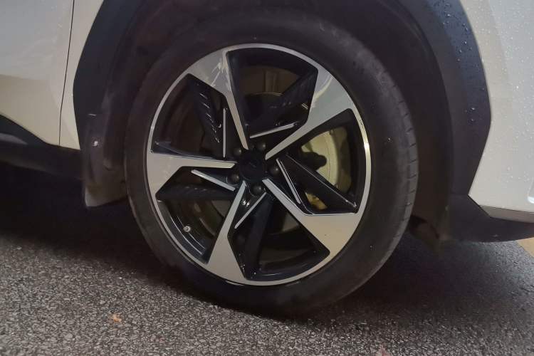 Used Geely Galaxy L7 2023 1.5T 115 km Starship Right Front Wheel Hub
