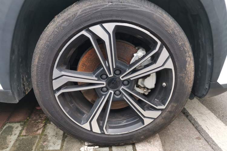 Used Geely Galaxy L7 2023 1.5T 115 km Asian Games Phantom Edition Right Front Wheel Hub