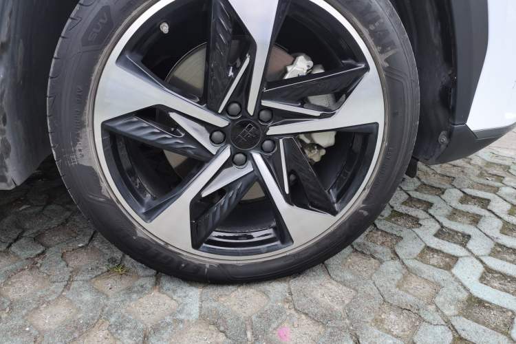 Used Geely Galaxy L7 2023 1.5T 115 km Starship Right Front Wheel Hub