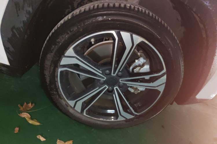 Used Geely Galaxy L7 2023 1.5T 115 km PLUS Right Front Wheel Hub