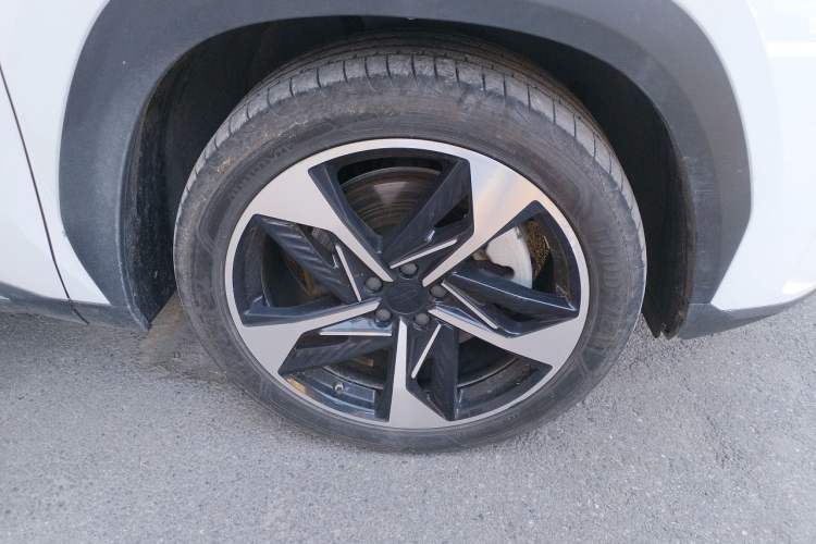 Used Geely Galaxy L7 2023 1.5T 115 km Starship Right Front Wheel Hub