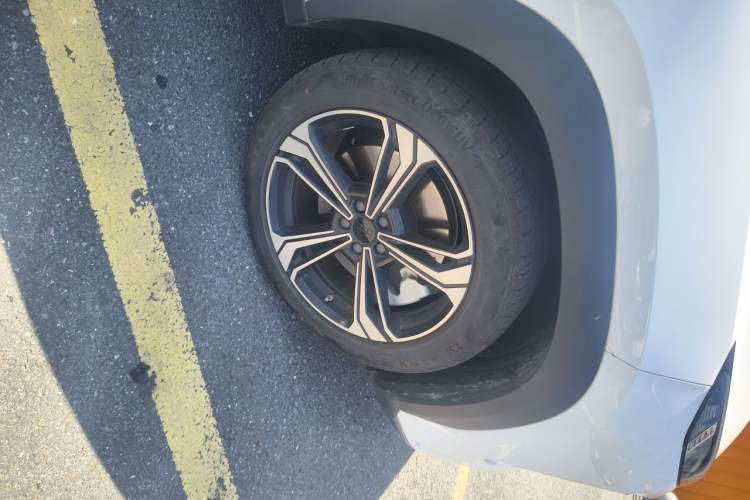Used Geely Galaxy L7 2023 1.5T 115 km MAX Right Front Wheel Hub