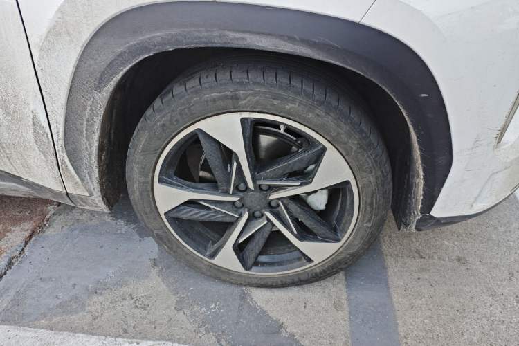 Used Geely Galaxy L7 2023 1.5T 115 km Starship Right Front Wheel Hub