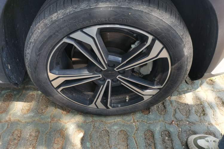 Used Geely Galaxy L7 2023 1.5T 115 km MAX Right Front Wheel Hub