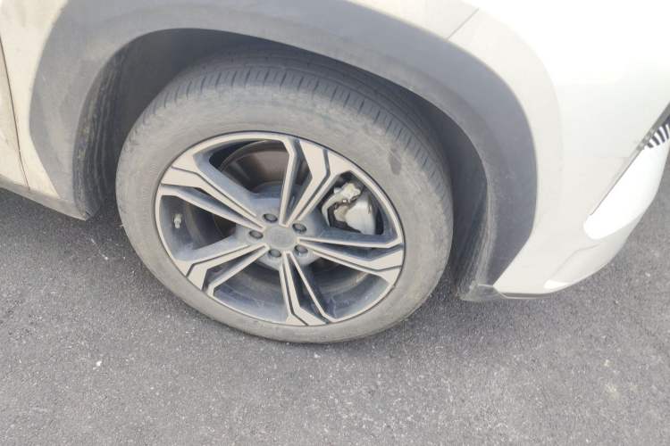 Used Geely Galaxy L7 2023 1.5T 115 km MAX Right Front Wheel Hub