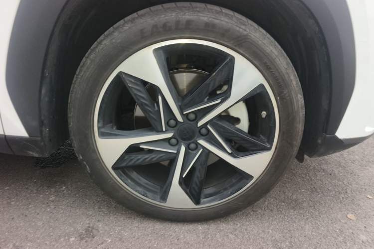 Used Geely Galaxy L7 2023 1.5T 115 km Starship Right Front Wheel Hub