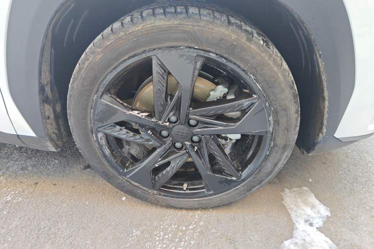 Used Geely Galaxy L7 2023 1.5T 115 km Starship Right Front Wheel Hub