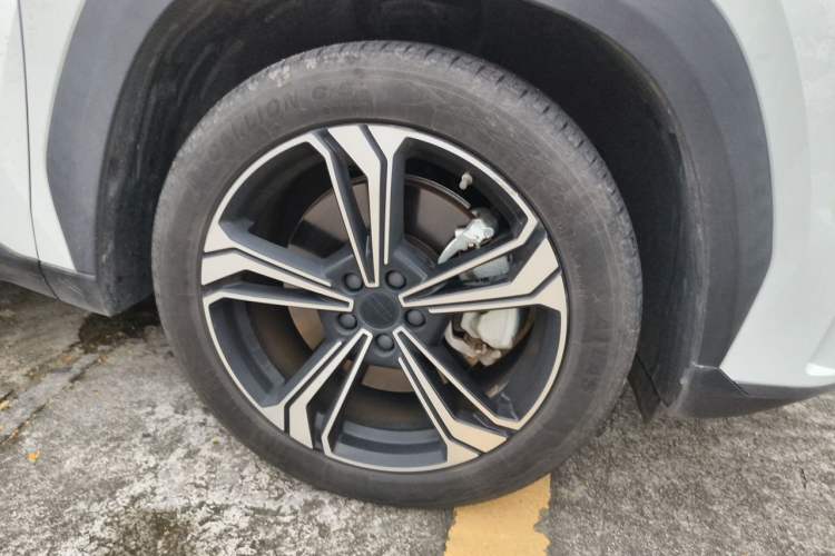 Used Geely Galaxy L7 2023 1.5T 115 km Starship Right Front Wheel Hub