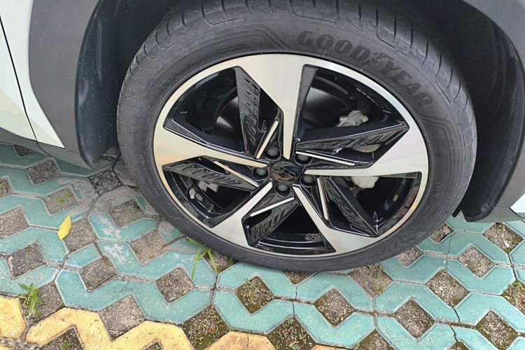 Used Geely Galaxy L7 2023 1.5T 115 km Starship Right Front Wheel Hub