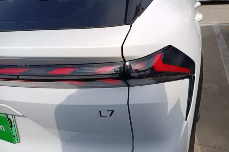 Used Geely Galaxy L7 2023 1.5T 115 km MAX Right Rear Taillight