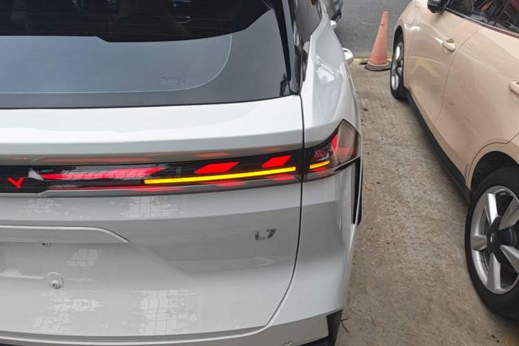 Used Geely Galaxy L7 2023 1.5T 115 km MAX Right Rear Taillight