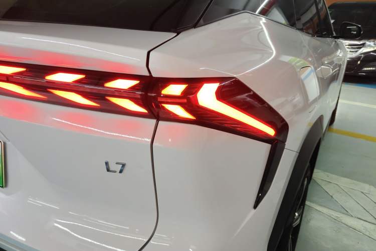 Used Geely Galaxy L7 2023 1.5T 115 km MAX Right Rear Taillight