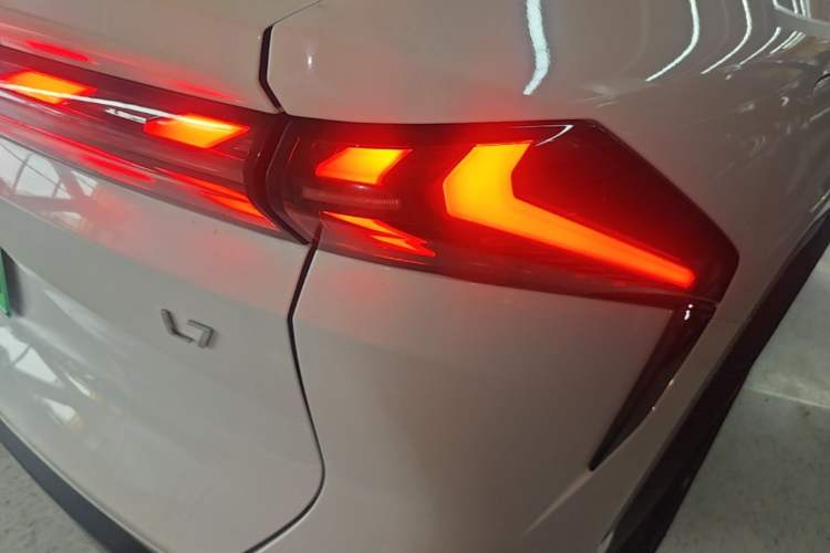 Used Geely Galaxy L7 2023 1.5T 115 km MAX Right Rear Taillight