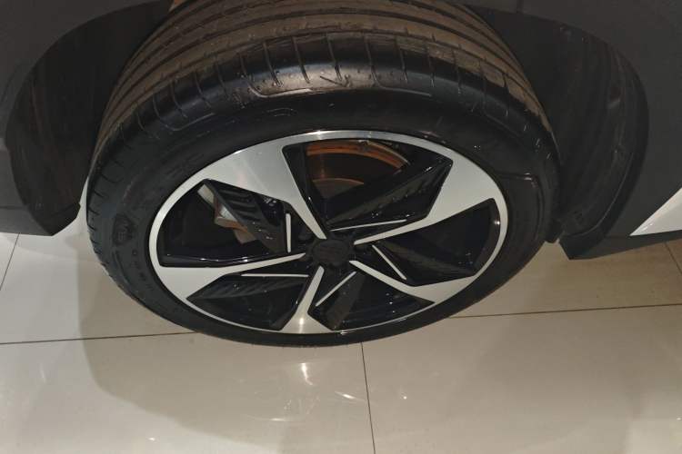 Used Geely Galaxy L7 2023 1.5T 115 km Starship Right Rear Wheel Hub