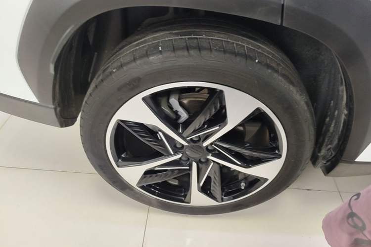 Used Geely Galaxy L7 2023 1.5T 115 km Starship Right Rear Wheel Hub