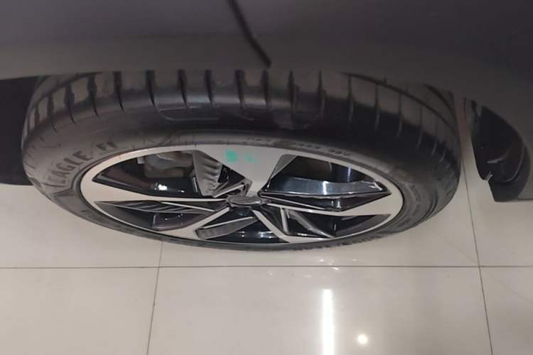 Used Geely Galaxy L7 2023 1.5T 115 km Starship Right Rear Wheel Hub