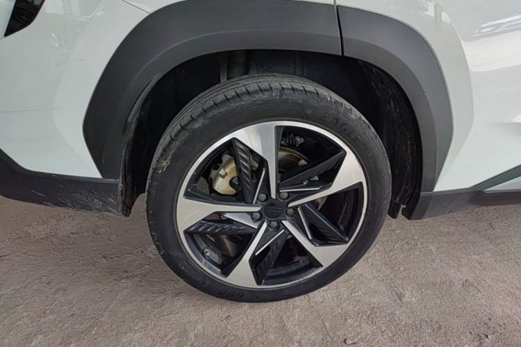 Used Geely Galaxy L7 2023 1.5T 115 km Starship Right Rear Wheel Hub