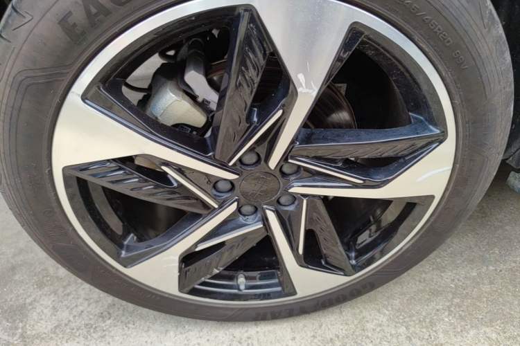 Used Geely Galaxy L7 2023 1.5T 115 km Starship Right Rear Wheel Hub