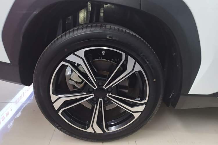 Used Geely Galaxy L7 2023 1.5T 115 km PLUS Right Rear Wheel Hub
