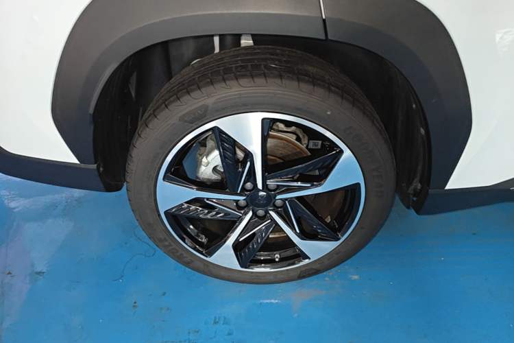 Used Geely Galaxy L7 2023 1.5T 115 km Starship Right Rear Wheel Hub