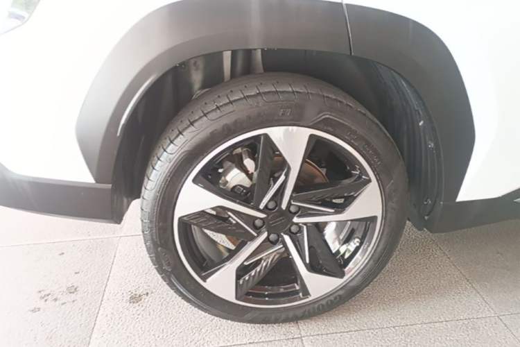 Used Geely Galaxy L7 2023 1.5T 115 km Starship Right Rear Wheel Hub