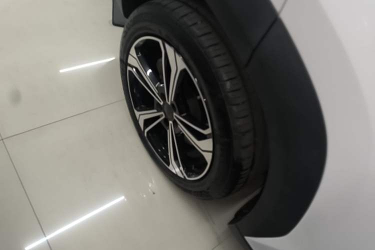 Used Geely Galaxy L7 2023 1.5T 115 km MAX Right Rear Wheel Hub