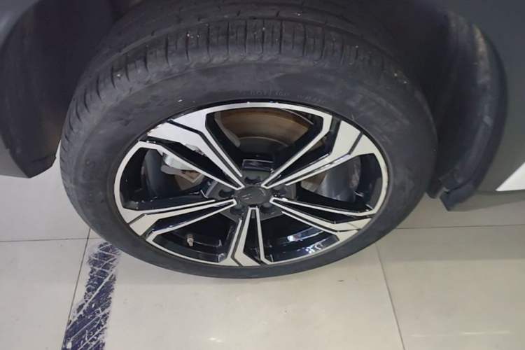 Used Geely Galaxy L7 2023 1.5T 115 km Starship Right Rear Wheel Hub