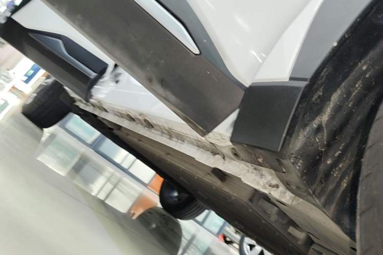 Used Geely Galaxy L7 2023 1.5T 115 km Starship Right Side Sill