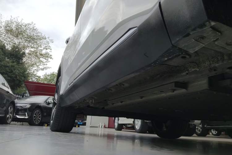 Used Geely Galaxy L7 2023 1.5T 115 km MAX Right Side Sill
