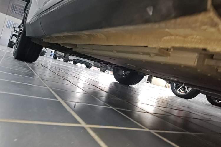 Used Geely Galaxy L7 2023 1.5T 115 km Starship Right Side Sill