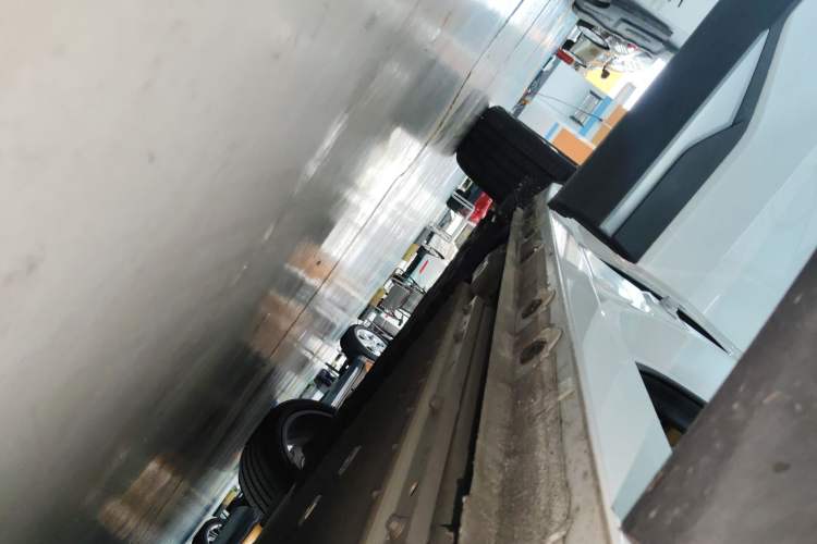 Used Geely Galaxy L7 2023 1.5T 115 km MAX Right Side Sill