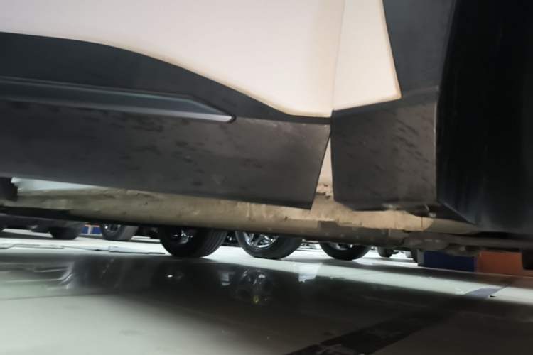 Used Geely Galaxy L7 2023 1.5T 115 km MAX Right Side Sill