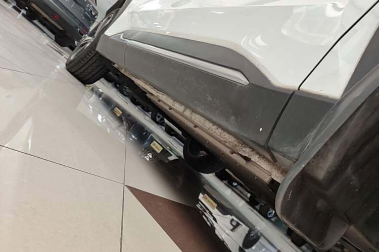 Used Geely Galaxy L7 2023 1.5T 115 km MAX Right Side Sill