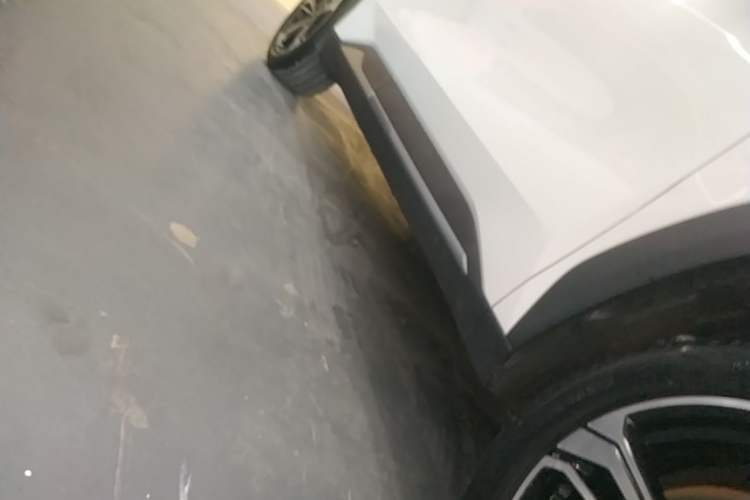 Used Geely Galaxy L7 2023 1.5T 115 km PLUS Right Side Sill