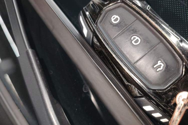 Used Geely Galaxy L7 2023 1.5T 55km PRO Vehicle Key