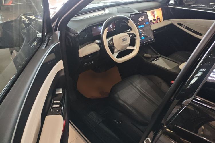 Used Geely Galaxy L7 2024 1.5T 115 km PLUS Dragon Edition Driver Seat