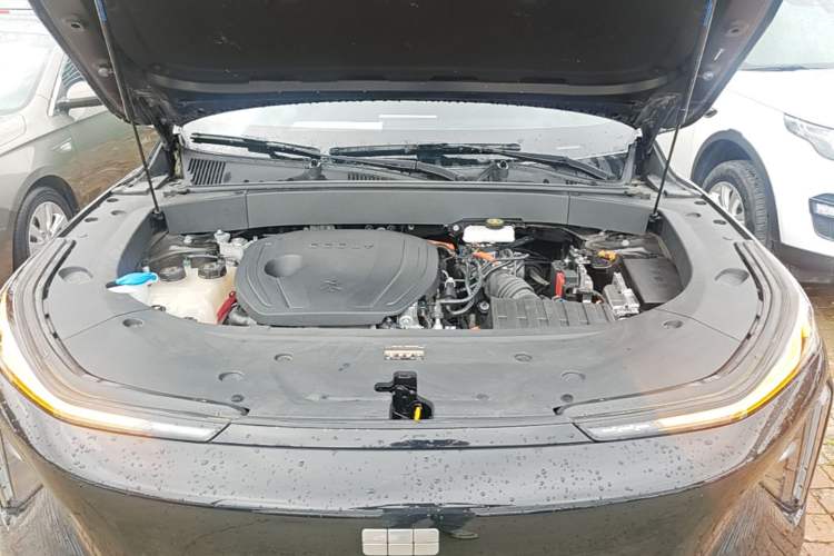 Used Geely Galaxy L7 2024 1.5T 115 km PLUS Dragon Edition Engine Bay