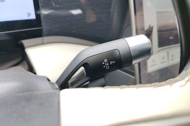 Used Geely Galaxy L7 2024 1.5T 115 km MAX Dragon Edition Gear Lever