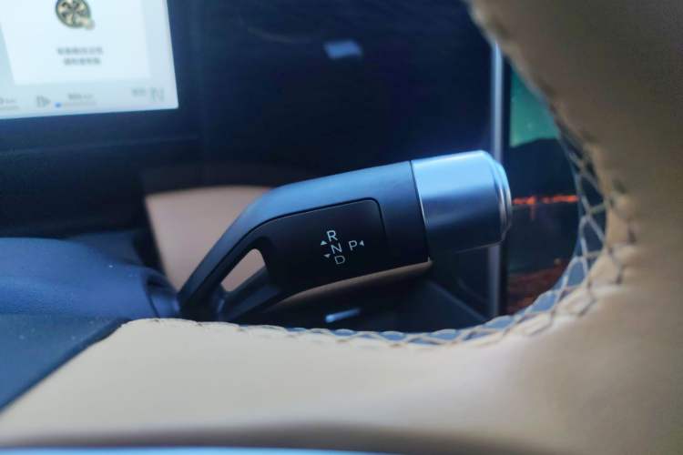 Used Geely Galaxy L7 2024 1.5T 115 km MAX Dragon Edition Gear Lever