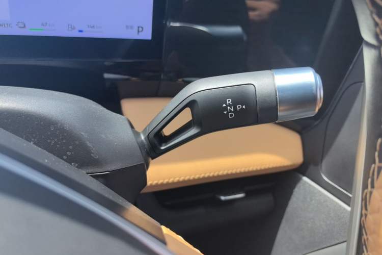 Used Geely Galaxy L7 2024 1.5T 115 km MAX Dragon Edition Gear Lever