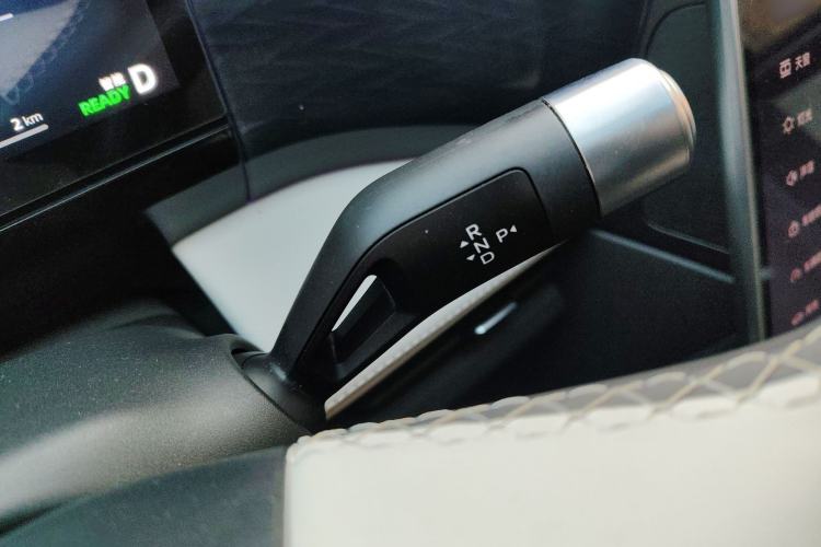 Used Geely Galaxy L7 2024 1.5T 115 km MAX Dragon Edition Gear Lever