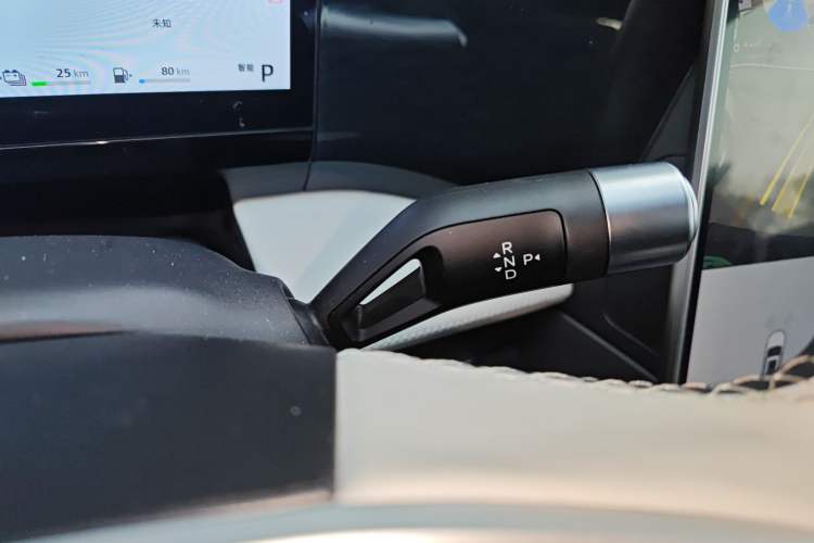 Used Geely Galaxy L7 2024 1.5T 115 km PLUS Dragon Edition Gear Lever
