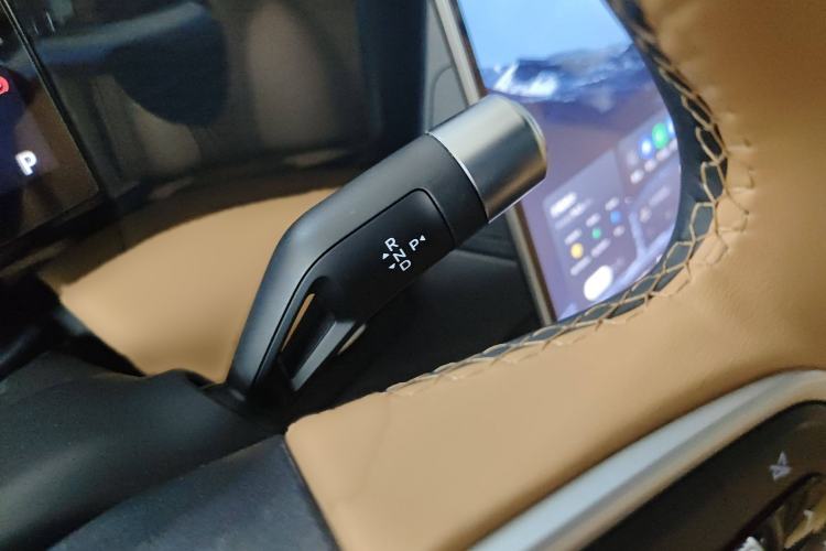 Used Geely Galaxy L7 2024 1.5T 115 km PLUS Dragon Edition Gear Lever