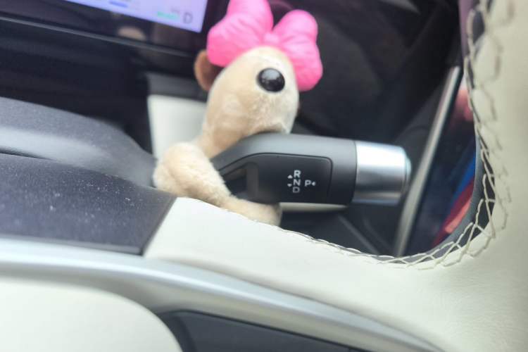 Used Geely Galaxy L7 2024 1.5T 115 km MAX Dragon Edition Gear Lever