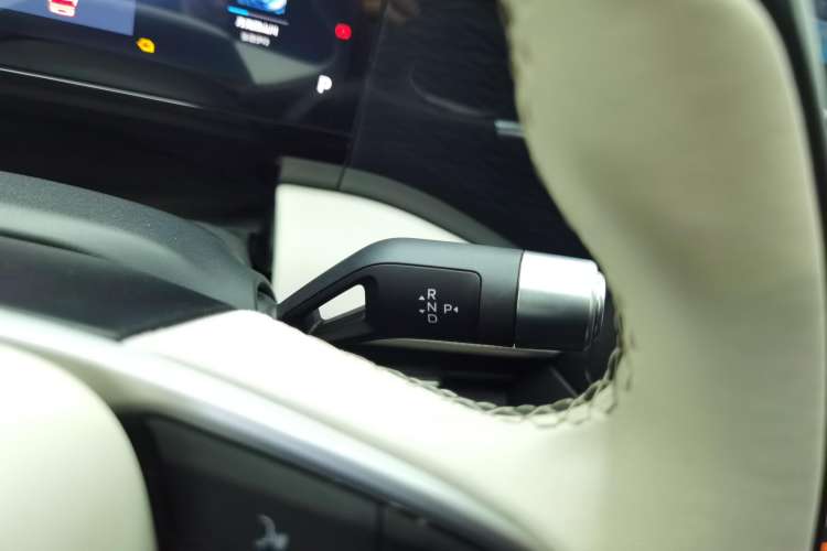 Used Geely Galaxy L7 2024 1.5T 115 km PLUS Dragon Edition Gear Lever